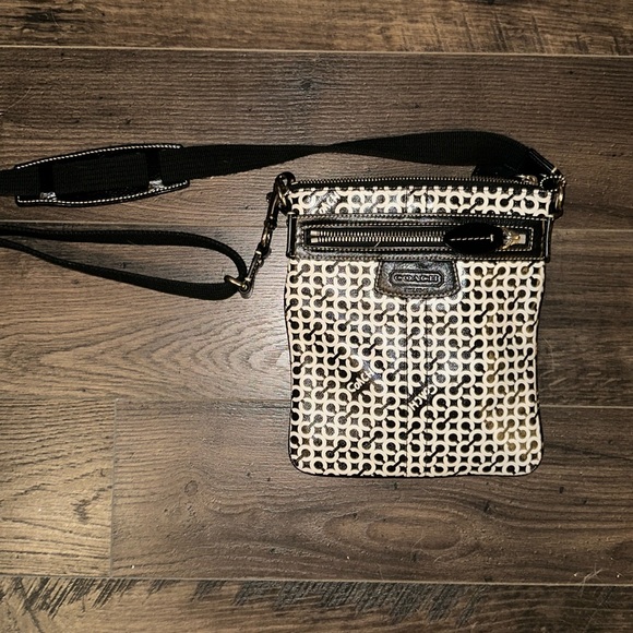 Coach brand Black & White Logo Pattern Women’s Crossbody Bag - Picture 2 of 5